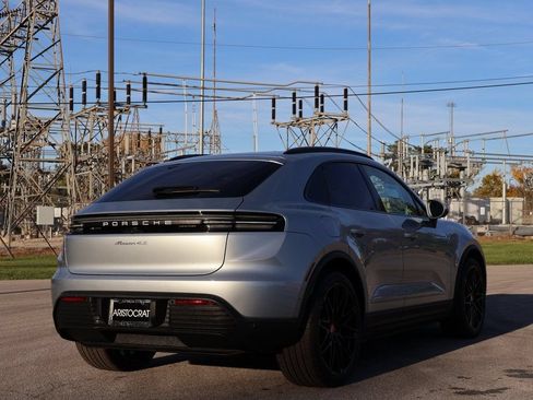 Certified 2025 Porsche Macan 4S Electric AWD/4WD image 8
