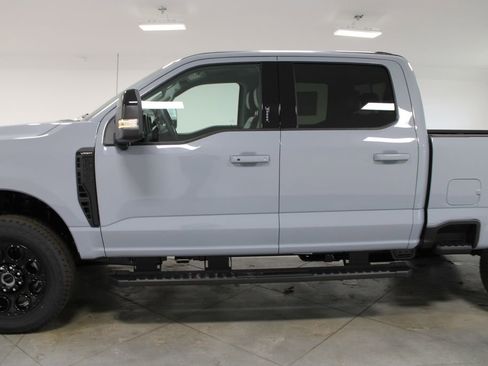 New 2026 Ford F250 Lariat w/ Black Appearance Package image 5