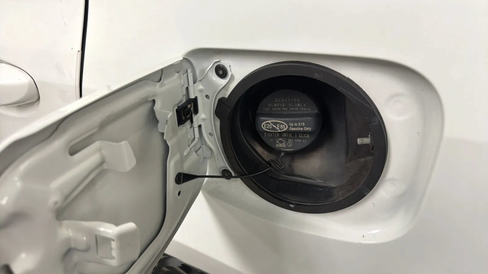 Used 2017 Toyota Corolla SE w/ SE Premium Package FWD image 30