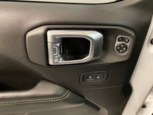 Used 2019 Jeep Wrangler Unlimited Sahara AWD/4WD image 17