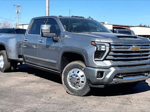 New 2025 Chevrolet Silverado 3500 High Country w/ High Country Premium Package image 2