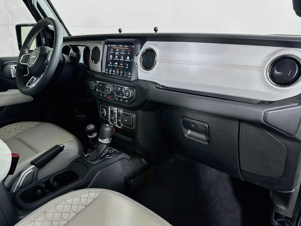 Used 2023 Jeep Wrangler Unlimited Sahara AWD/4WD image 35