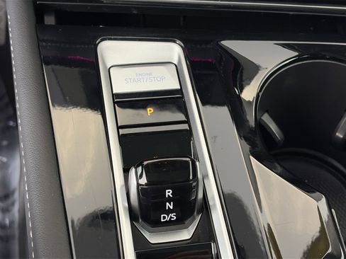 Used 2025 Volkswagen Atlas SEL image 27