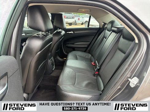 Used 2018 Chrysler 300 Limited RWD image 29