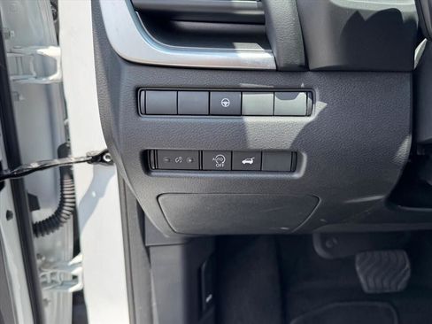 Used 2025 Nissan Rogue SV w/ SV Premium Package AWD/4WD image 23