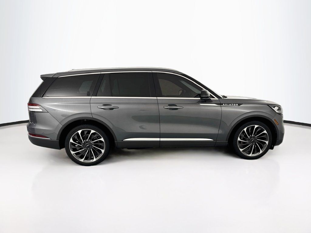 Used 2022 Lincoln Aviator Reserve w/ Equipment Group 201A RWD image 4