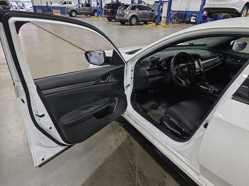 Used 2017 Honda Civic Sport image 8