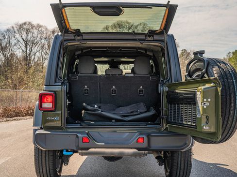 Used 2024 Jeep Wrangler Unlimited w/ Convenience Group image 17