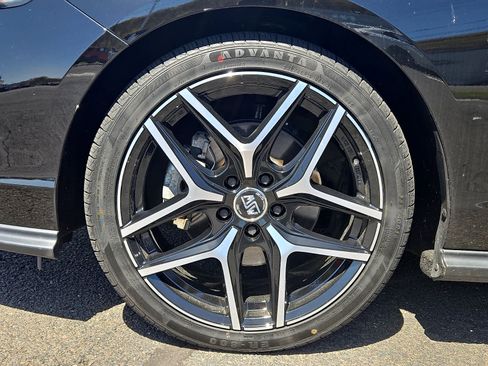 Used 2025 Honda Accord Sport image 9