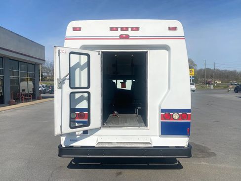 Used 2006 Ford E-450 and Econoline 450 image 27