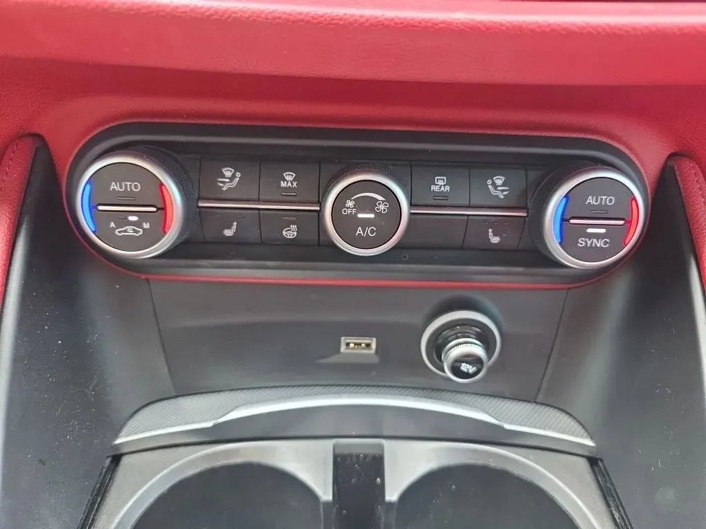 Used 2020 Alfa Romeo Stelvio Ti Sport w/ Quick Order Package 22S Sport AWD/4WD image 34