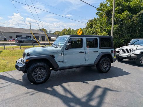 Used 2024 Jeep Wrangler Unlimited Sport AWD/4WD image 2