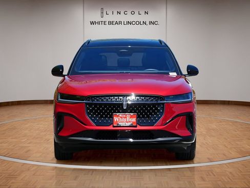 Used 2025 Lincoln Nautilus Reserve AWD/4WD image 2