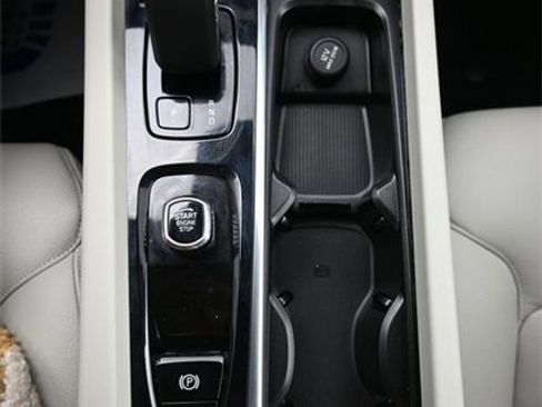 Used 2025 Volvo S60 B5 Plus image 11