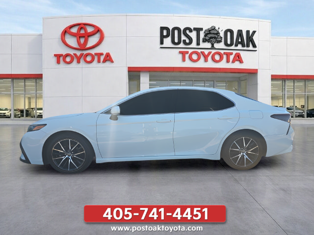 Used 2023 Toyota Camry SE FWD image 3