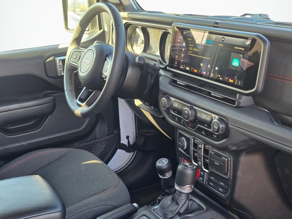 Used 2025 Jeep Wrangler Unlimited Rubicon AWD/4WD image 26