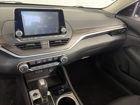 Used 2024 Nissan Altima 2.5 SV FWD image 4