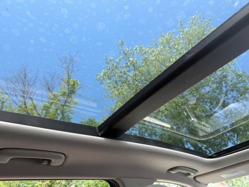 Used 2023 Kia Sorento EX w/ Panoramic Sunroof Package AWD/4WD image 16