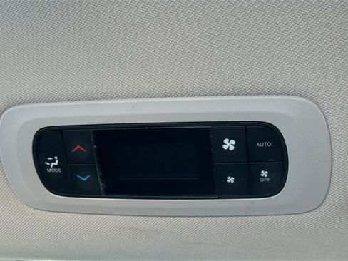 Used 2024 Chrysler Pacifica Touring-L image 14