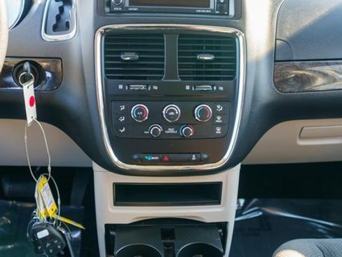 Used 2019 Dodge Grand Caravan SE image 20