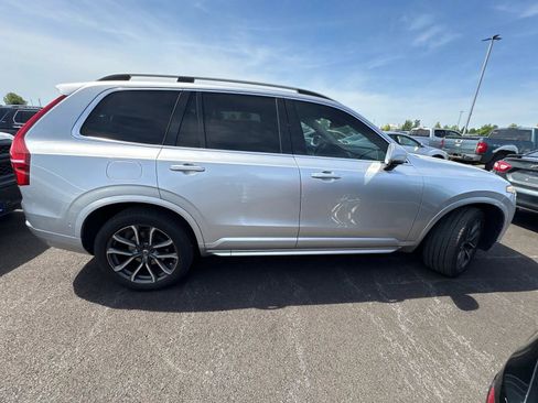Used 2016 Volvo XC90 T6 Momentum w/ Momentum Plus Package AWD/4WD image 6
