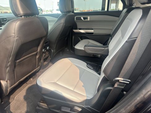 Used 2021 Ford Explorer XLT w/ Equipment Group 202A image 10