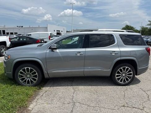 Used 2023 GMC Acadia Denali w/ Denali Technology Package AWD/4WD image 3