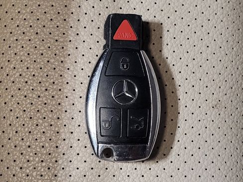 Used 2019 Mercedes-Benz GLC 300 4MATIC image 32