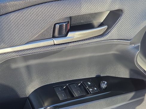 Used 2025 Toyota Camry SE image 13