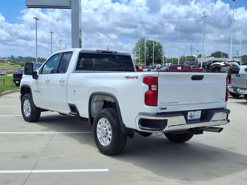 Used 2024 Chevrolet Silverado 2500 LT AWD/4WD image 2