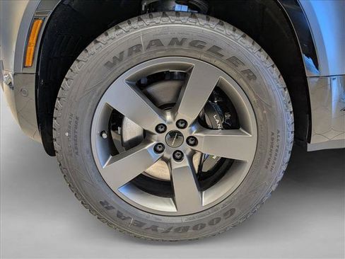 New 2026 Land Rover Defender 130 V8 image 10