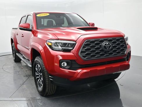 Used 2020 Toyota Tacoma TRD Sport image 2