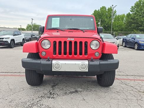 Used 2014 Jeep Wrangler Unlimited Sahara w/ Connectivity Group AWD/4WD image 2