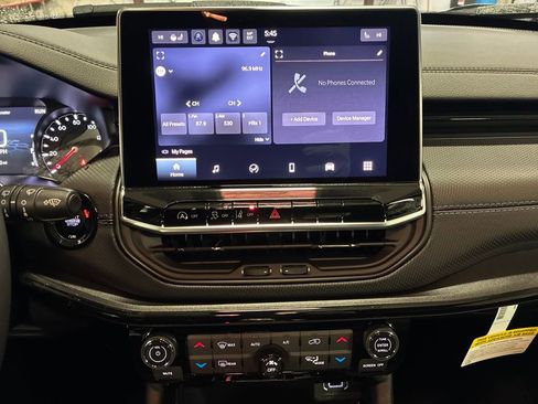 New 2025 Jeep Compass Latitude w/ Sun & Sound Group AWD/4WD image 19