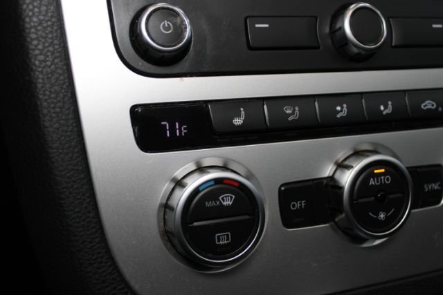 Used 2014 Volkswagen Eos Komfort FWD image 16