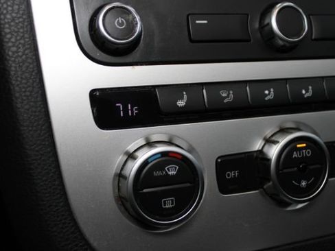 Used 2014 Volkswagen Eos FWD image 16