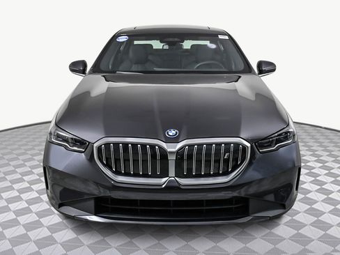 Used 2025 BMW i5 xDrive40 w/ Premium Package image 2