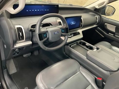 Used 2025 Ford Expedition Max Active AWD/4WD image 6