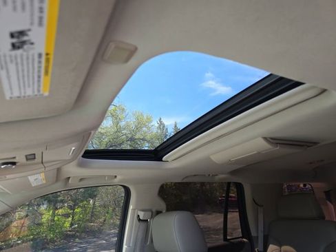 Used 2015 Chevrolet Tahoe LTZ AWD/4WD image 16