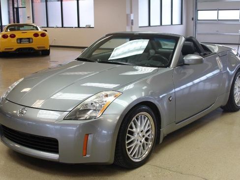 Used 2004 Nissan 350Z Touring RWD image 20