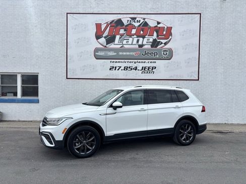 Used 2024 Volkswagen Tiguan SE image 1