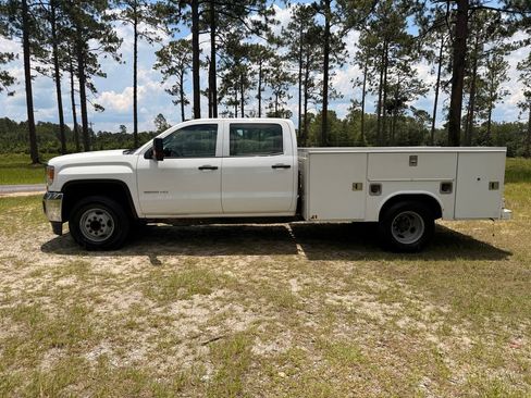 Used 2019 GMC Sierra 3500 2WD Crew Cab w/ Sierra Convenience Package image 2