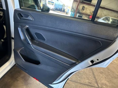 Used 2019 Volkswagen Tiguan SE image 35