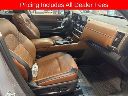 Used 2023 Nissan Pathfinder Platinum FWD image 9