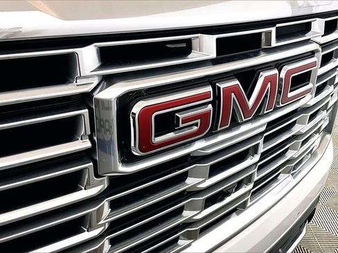 Used 2025 GMC Yukon XL Denali image 24