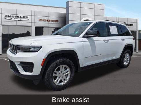 Used 2024 Jeep Grand Cherokee Laredo w/ Luxury Tech Group I AWD/4WD image 8