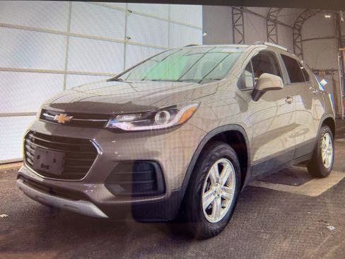Used 2022 Chevrolet Trax LT w/ LT Convenience Package image 23