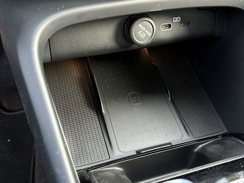 New 2025 Volvo XC40 B5 Plus w/ Climate Package image 25