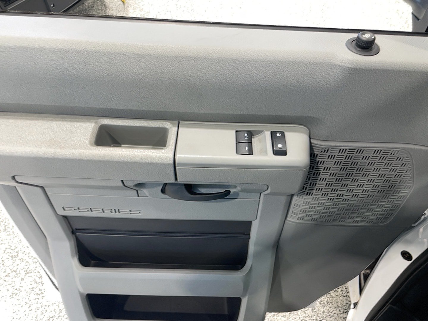 Used 2024 Ford E-450 and Econoline 450 Super Duty w/ Power Windows & Locks Group RWD image 14