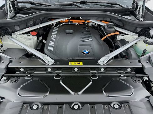 Used 2025 BMW X5 xDrive50e image 38